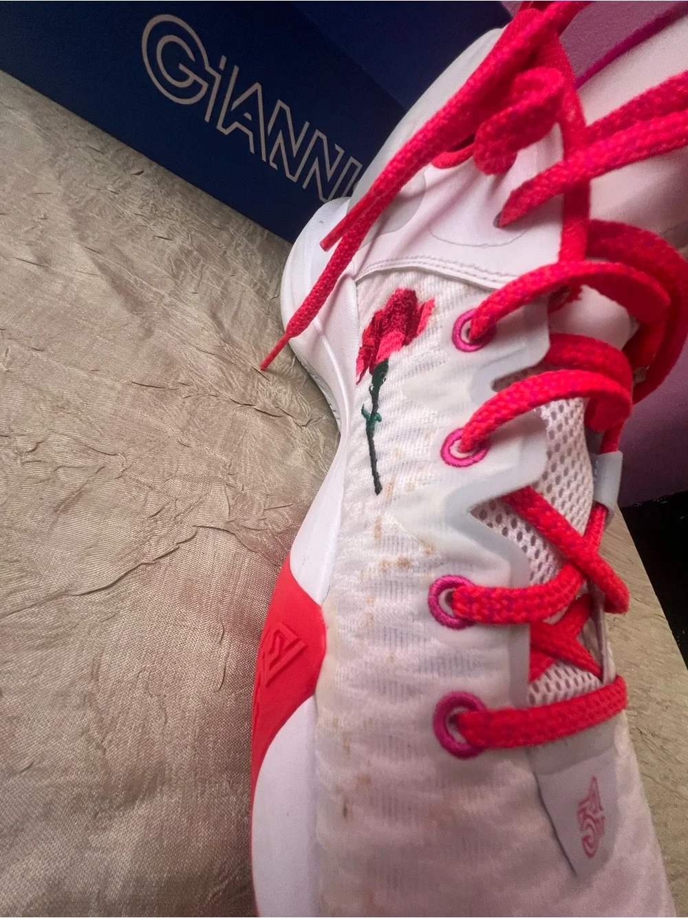 Nike Giannis Immortality 3 White Pink Basketball Shoes Men’s Size 10